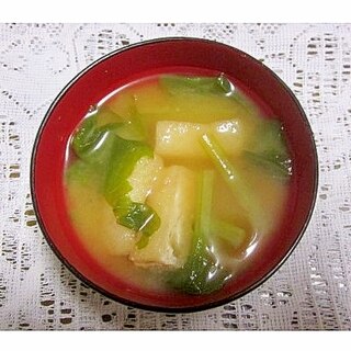 ほうれん草と油揚げの味噌汁（昆布だし）